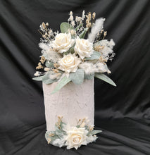 Load image into Gallery viewer, Everlasting flowers cake topper x 2 – Green &amp; white
