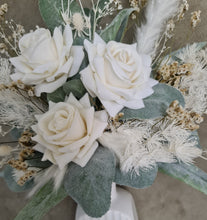 Load image into Gallery viewer, Everlasting flowers cake topper x 2 – Green &amp; white
