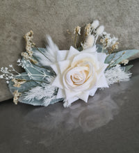 Load image into Gallery viewer, Everlasting flowers cake topper x 2 – Green &amp; white
