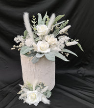 Load image into Gallery viewer, 2 x Everlasting flowers cake topper - Green &amp; white
