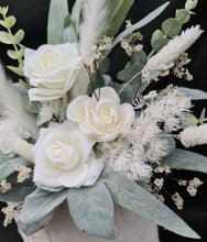 Load image into Gallery viewer, 2 x Everlasting flowers cake topper - Green &amp; white
