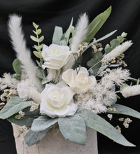 Load image into Gallery viewer, 2 x Everlasting flowers cake topper - Green &amp; white
