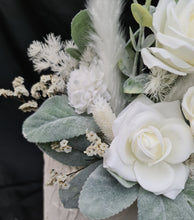Load image into Gallery viewer, 2 x Everlasting flowers cake topper - Green &amp; white

