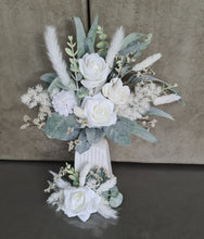 Load image into Gallery viewer, 2 x Everlasting flowers cake topper - Green &amp; white
