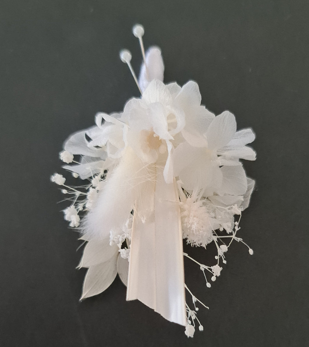 Preserved flowers buttonhole in white