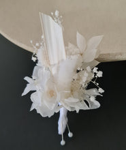 Load image into Gallery viewer, Preserved flowers buttonhole in white
