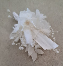 Load image into Gallery viewer, Preserved flowers buttonhole in white
