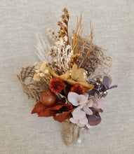 Load image into Gallery viewer, Rustic Everlasting flowers buttonhole w hessian

