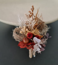 Load image into Gallery viewer, Rustic Everlasting flowers buttonhole w hessian
