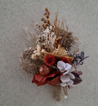 Load image into Gallery viewer, Rustic Everlasting flowers buttonhole w hessian
