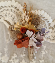 Load image into Gallery viewer, Rustic Everlasting flowers buttonhole w hessian
