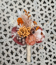 Load image into Gallery viewer, Preserved buttonhole rustic style

