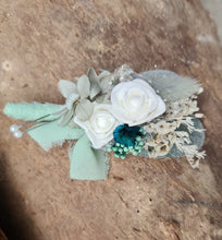 Load image into Gallery viewer, Sage &amp; white Everlasting buttonhole
