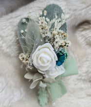 Load image into Gallery viewer, Sage &amp; white Everlasting buttonhole
