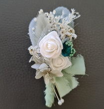 Load image into Gallery viewer, Sage &amp; white Everlasting buttonhole
