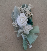 Load image into Gallery viewer, Sage &amp; white Everlasting buttonhole

