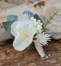 Load image into Gallery viewer, Green &amp; white wedding buttonhole boutonniere
