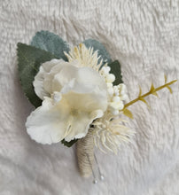 Load image into Gallery viewer, Green &amp; white wedding buttonhole boutonniere
