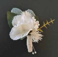 Load image into Gallery viewer, Green &amp; white wedding buttonhole boutonniere
