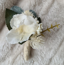 Load image into Gallery viewer, Green &amp; white wedding buttonhole boutonniere
