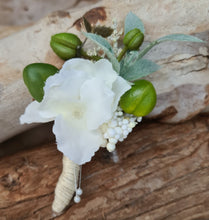 Load image into Gallery viewer, Wedding buttonhole boutonniere in green &amp; white colours
