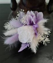 Load image into Gallery viewer, Groom&#39;s buttonhole mini preserved rose - White Violet Purple
