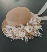 Load image into Gallery viewer, Boho Everlasting flowers hat
