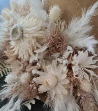 Load image into Gallery viewer, Boho Everlasting flowers hat
