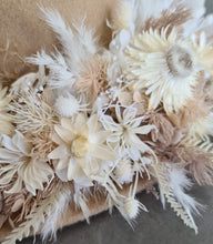 Load image into Gallery viewer, Boho Everlasting flowers hat
