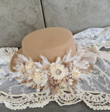 Load image into Gallery viewer, Boho Everlasting flowers hat
