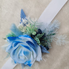 Load image into Gallery viewer, Everlasting flowers school formal / prom corsage – white &amp; blue
