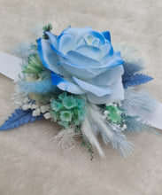 Load image into Gallery viewer, Everlasting flowers school formal / prom corsage – white &amp; blue
