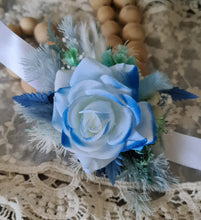 Load image into Gallery viewer, Everlasting flowers school formal / prom corsage – white &amp; blue
