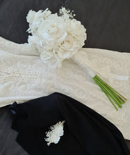 Load image into Gallery viewer, Popular long stem roses &amp; pocket flowers elopement set in white
