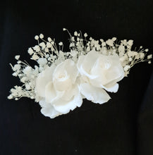 Load image into Gallery viewer, Popular long stem roses &amp; pocket flowers elopement set in white
