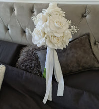 Load image into Gallery viewer, Popular long stem roses &amp; pocket flowers elopement set in white
