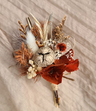 Load image into Gallery viewer, Rustic wedding elopement set – preserved &amp; dry bridal bouquet &amp; buttonhole
