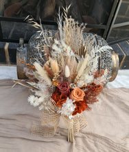 Load image into Gallery viewer, Rustic wedding elopement set – preserved &amp; dry bridal bouquet &amp; buttonhole
