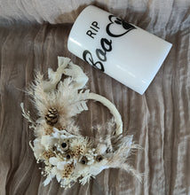 Load image into Gallery viewer, Pet Memory dog /cat preserved flowers reef &amp; candle set - neutral
