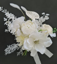 Load image into Gallery viewer, White bridal bouquet &amp; buttonhole – Elopement set
