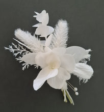 Load image into Gallery viewer, White bridal bouquet &amp; buttonhole – Elopement set
