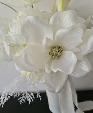 Load image into Gallery viewer, White bridal bouquet &amp; buttonhole – Elopement set
