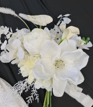 Load image into Gallery viewer, White bridal bouquet &amp; buttonhole – Elopement set
