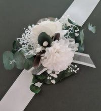 Load image into Gallery viewer, Preserved flowers White &amp; green School prom set – corsage, buttonhole &amp; hair comb
