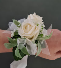 Load image into Gallery viewer, Classic everlasting flowers corsage in white &amp; green - School formal / Wedding
