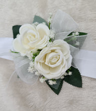 Load image into Gallery viewer, Everlasting flowers white &amp; green corsage - School formal / Wedding
