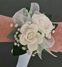 Load image into Gallery viewer, Everlasting flowers white &amp; green corsage - School formal / Wedding
