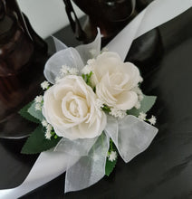 Load image into Gallery viewer, Everlasting flowers white &amp; green corsage - School formal / Wedding
