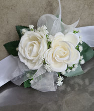 Load image into Gallery viewer, Everlasting flowers white &amp; green corsage - School formal / Wedding
