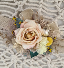 Load image into Gallery viewer, Everlasting flowers peach corsage w glitter - School formal / Wedding
